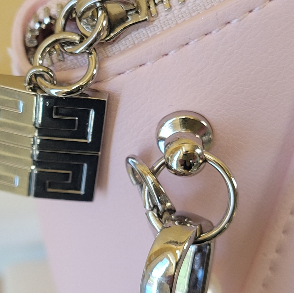 Givenchy - Picture 9 of 16